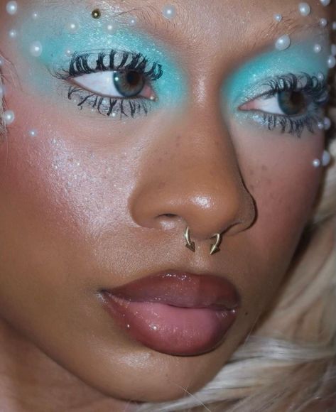 Ocean Themed Makeup, Water Theme Makeup, Under The Sea Makeup, Underwater Eye Makeup, Deep Sea Makeup, Under The Sea Eyeshadow Looks, Water Eyeshadow, Grad Makeup, Sea Hair