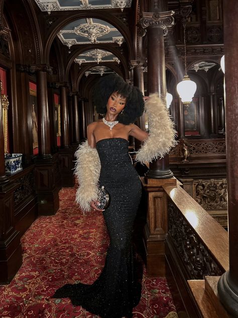 Great Gatsby Gown Classy, The Great Gatsby Black Women, Black Women 1920s Fashion, Burlesque Theme Party Outfit, Barristers Ball Dress, Masquerade Outfit Ideas Black Women, Masquerade Prom Ideas, Great Gatsby Party Outfit Black Women, Players Ball Theme Party Outfits