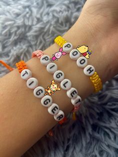 Tigger And Piglet, Winnie Poo, Girly Bracelets, Pony Bead Bracelets, Winnie The Pooh Tigger, Homemade Bracelets, Bff Bracelets, Disney Bracelet, Friendship Bracelets Designs