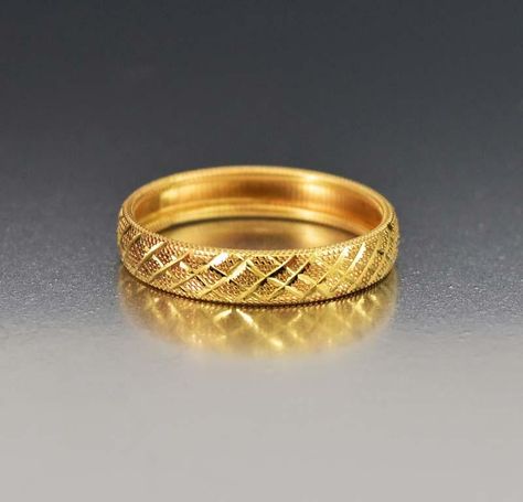 Diamond Engraved Vintage 14K Gold Band Ring  #Vintage #Band #Engraved #14K #Gold #intage #Diamond #Ring #Quartz #Gutta Gents Gold Ring, Gold Ring Indian, Band Earrings, Modern Gold Ring, Seal Online, Make Rings, Mens Ring Designs, Couple Ring Design, Antique Jewellery Online