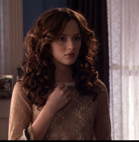 Blair Gossip Girl Blair Waldorf Makeup, Blair Waldorf Hair, Movement Design, Gossip Girl Blair, Gossip Girl Fashion, Leighton Meester, Powerful Art, Blair Waldorf, Hair Crush