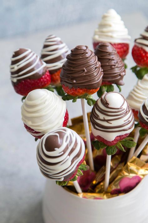 Chocolate Strawberry Bouquet, Bouquet Strawberry, Chocolate Strawberries Bouquet, Strawberry Bouquet, Chocolate San Valentin, Bouquet Chocolate, Coconut Hot Chocolate, Vase Bouquet, Blackberry Syrup