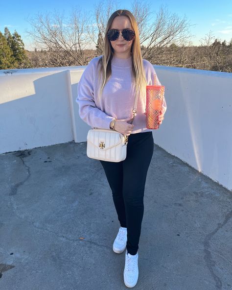 Spring Transition Outfit Lavender Hoodie Outfit, Light Purple Sweater Outfit, Purple Sweatshirt Outfit, Purple Sweater Outfit, Light Purple Sweater, Airforce 1s, Sweater Nike, Spring Light, Tory Burch Crossbody