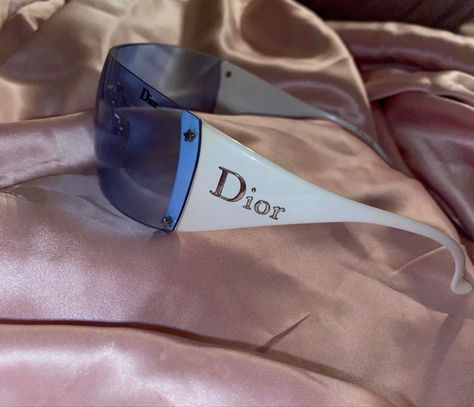 Dior Sunglasses Y2k, Christian Dior Aesthetic, Random Accessories, Sunglasses Aesthetic, Sunglasses Y2k, Dior Aesthetic, Colorful Drinks, Jewelry Piercing, Cool Glasses