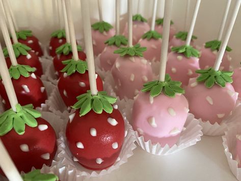 Cake Pop Strawberry, Cake Pops Strawberry, Cake Pop Decoration Ideas, Tutu Party Theme, Berry Sweet Baby Shower Theme, Cute Cake Pops, Cake Pop Cake, Strawberry Cake Pops, Cake Pop Designs