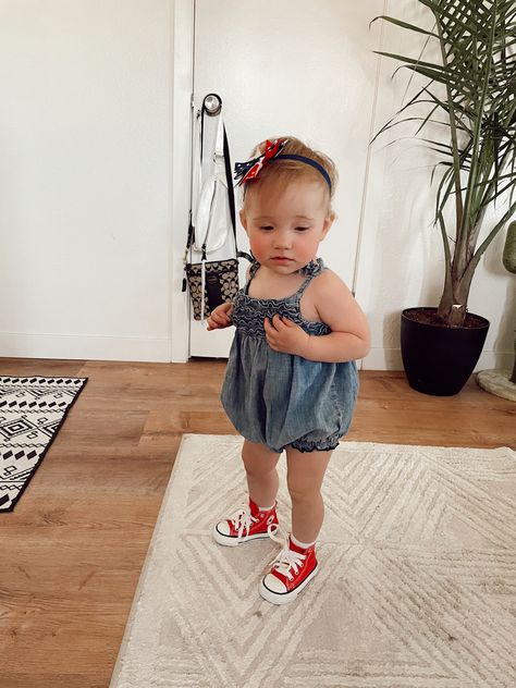 #4thofjuly #babygirlclothes #converse Baby Converse Outfit, Green Converse Outfit, Fourth Of July Outfit, Converse Outfit, Baby Converse, Outfit Baby Girl, Toddler Girl Outfit, Green Converse