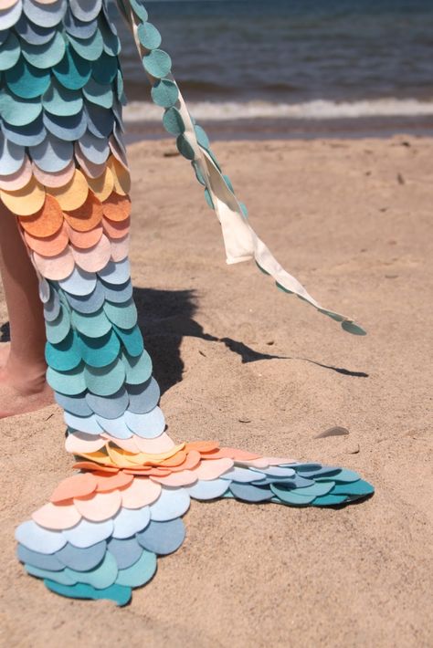 Mermaid Tail Costume - amazing how simple this came together! Home Made Mermaid Costume, No Sew Mermaid Tail, Diy Mermaid Costume For Women Homemade, Diy Mermaid Tail Costume, Diy Mermaid Tail For Kids, Diy Mermaid Costume Kids, Mermaid Tail Diy, Diy Tail, Mermaid Tail Dress