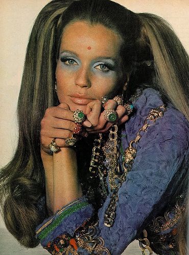 Veruschka wearing rings by Van Cleef & Arpels, photo by Irving Penn for Vogue, 1969 Colleen Corby, Ali Michael, Patti Hansen, Pattie Boyd, Jerry Hall, Jean Shrimpton, 60s Hippie, 60s 70s Fashion, The Cardigans