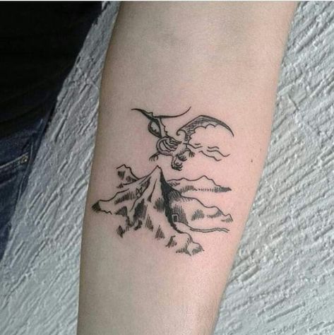 Smaug Tattoo, Serious Tattoos, Hobbit Tattoo, Tolkien Tattoo, Lotr Tattoo, Rings Tattoo, Lord Of The Rings Tattoo, Nerdy Tattoos, Nerd Tattoo