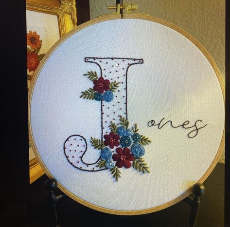 Rooster Cross Stitch, Embroidery Lettering, Initial Embroidery, Alphabet Designs, Alphabet Embroidery, Simple Hand Embroidery Patterns, Embroidery Lessons, Fabric Flower Tutorial, Embroidery Alphabet