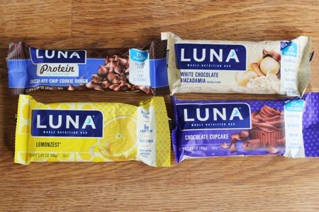 Are LUNA BARs Good for You? Simple Snack Recipes, Low Fat High Protein Recipes, Snack Recipes Healthy, Grocery Ideas, Luna Bar, Luna Bars, Thomas Delauer, Dance Essentials, Recipes Healthy Snacks