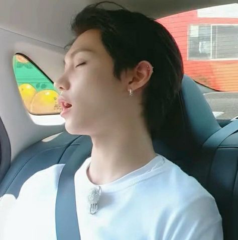 Lee Felix Sleeping, Felix Being Cute, Felix Sleeping, Felix Lee, Lee Felix, Felix Stray Kids, Pretty People, Stray Kids, Sleep