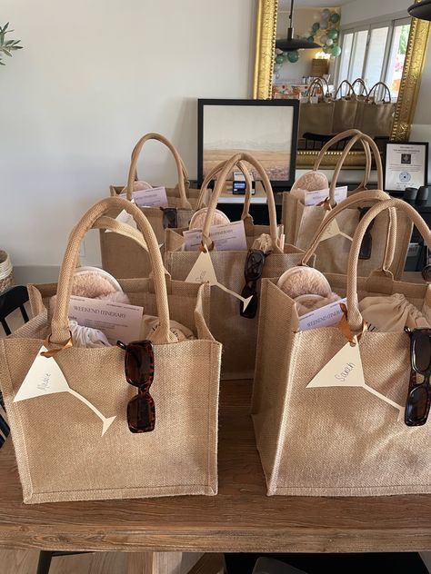 Timeless Bachelorette Party, Beach Bag Bachelorette Party Favors, Mallorca Bachelorette, Miami Bachelorette Gift Bags, Bridal Party Gift Bags, Batchloret Gifts Ideas, Bachelorette Beach Aesthetic, Bridesmaid Bachelorette Gift Bags, Bride Bag For Bachelorette Party