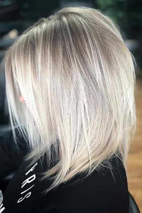 Medium Length Layered Hair And#8211; Best Ideas For Stunning 2021 Look ★ Medium Length Layered Hair, Hair Layered, Chic Hair, Medium Length Hair With Layers, Honey Blonde Hair, Blonde Hair Inspiration, Penteado Cabelo Curto, Hair Colours, Medium Hair Cuts