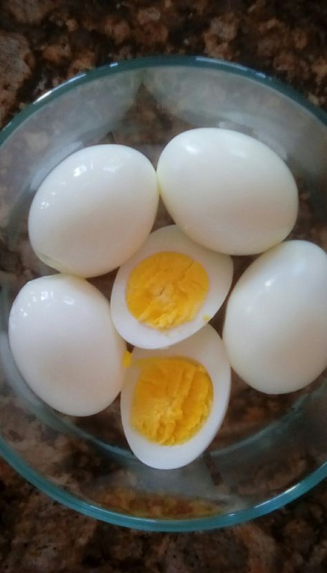 Cool on egg setting. Egg Snap, Soft Boiled Egg Aesthetic, Boiled Egg Photography, Viral Egg Boil, Fried Egg Reference Photo, Fried Eggs Breakfast Aesthetic, Yummy Alcoholic Drinks, Hairdos For Curly Hair, Egg