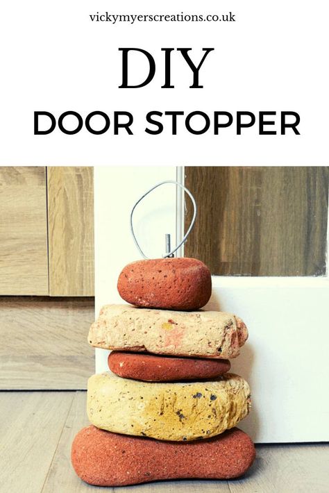 Learn how to make a heavy weight brick DIY handmade door stoppers #DIY #Doorstopper Diy Doorstopper, Diy Door Stopper, Door Stopper Ideas, Door Stopper Diy, Diy Doorstop, Easy Holiday Decorations, Recycle Craft, Recycled Door, Handmade Door