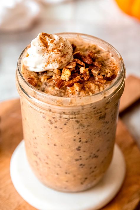 High Protein Pumpkin Overnight Oats - The Oregon Dietitian Pumpkin Protein Shake, Pumpkin Spice Desserts, Chia Pudding Breakfast, Pumpkin Overnight Oats, Protein Overnight Oats, Healthy Breakfast On The Go, Power Breakfast, Perfect Healthy Breakfast, Healthy Breakfast Muffins