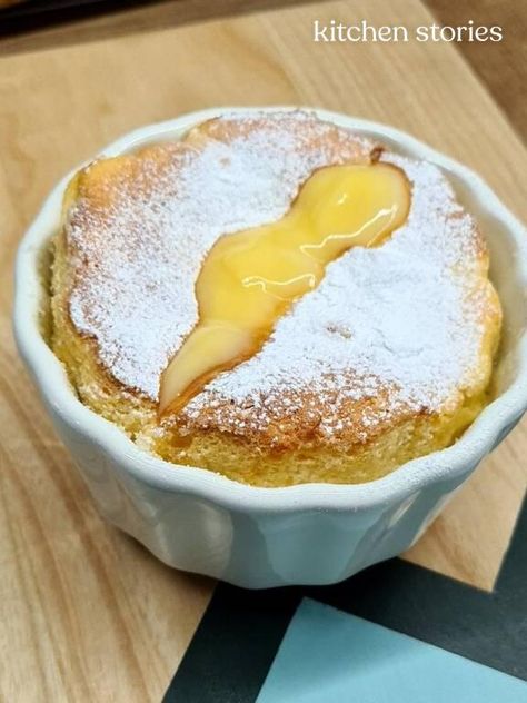 Vanilla souffle Vanilla Souffle Recipes, Dessert Souffle, Vanilla Souffle, Strawberry Souffle, Egg Souffle, Souffle Recipe, France Food, Souffle Recipes, Chocolate Souffle