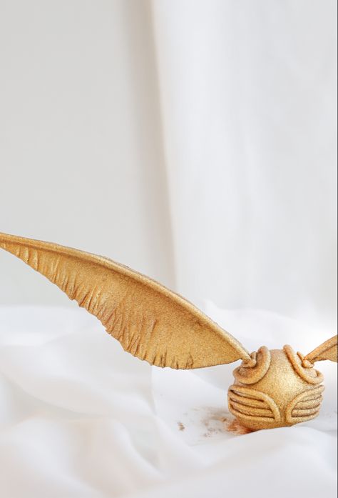 Golden Snitch Harry Potter, Fondant Cake Decor Diy Golden Snitch Wings, Fondant Golden Snitch, Harry Potter Diy Golden Snitch, Golden Snitch Ornament Diy, Golden Snitch Jewelry, Golden Snitch Cake, Simple Gold Bangle, Harry Potter Golden Snitch, Pastries Recipes