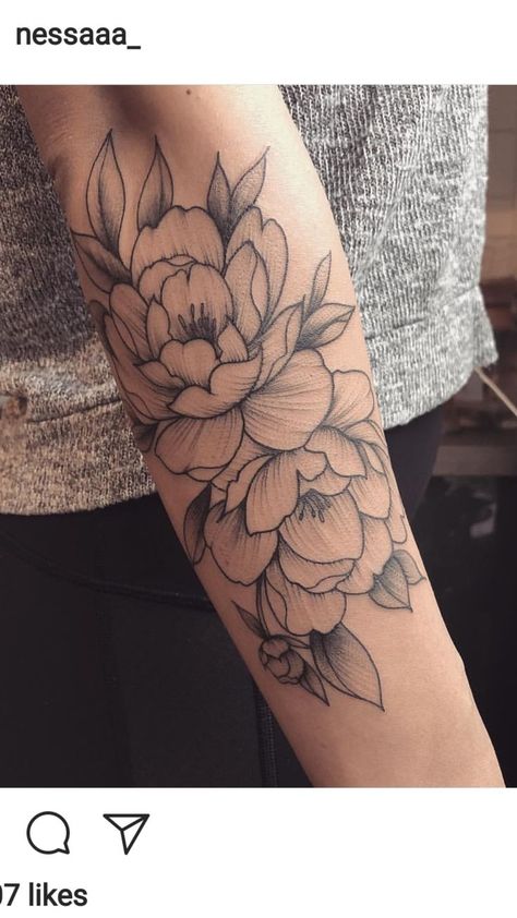 . Geometric Tattoo Thigh, Tattoo Avant Bras, Magnolia Tattoo, Special Tattoos, Peonies Tattoo, Top Tattoos, Piercing Tattoo, Tattoo Fonts, Thigh Tattoo