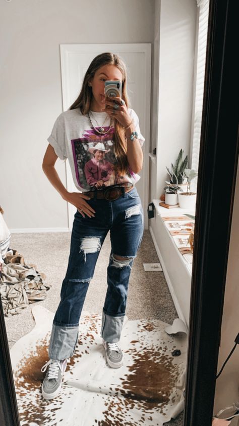 Western Tshirt Outfits Casual, Zz Top Concert Outfit, Western Outfits With Checkered Vans, Western Outfits With Vans, Spring Western Fitted Jeans, Women’s Wrangler Jeans Outfit, Punchy Outfits, Casual Country Outfits, Cowgirl Style Outfits