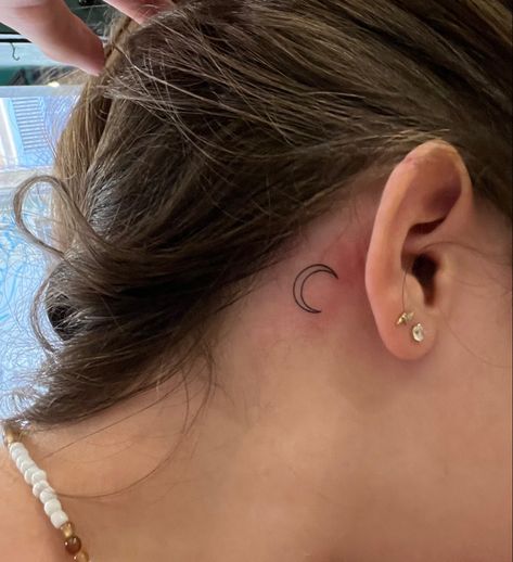 Half Moon Tattoo Behind Ear, Behind The Ear Moon Tattoo, Moon Behind Ear, Moon Behind Ear Tattoo, Moon Tattoo Behind Ear, Back Ear Tattoo, Half Moon Tattoo, Modern Henna Designs, Moon Tattoo Designs