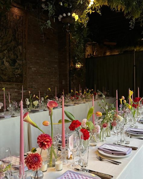 long story short 🥂🏁 // #budsvases #tabledecor #love #budsofbrooklyn #wedding #boweryhotel #colorstory 💕 planning & design: @jovemeyer Wedding Flower Bud Vase, Wedding Bud Vases Long Table, Bud Vases And Candles Long Table, Long Table Wedding Centerpieces, Candle Tablescapes Wedding, Simple Centerpiece Wedding, Single Bud Vases, Wedding Tablescapes Long, Bud Vase Tablescape