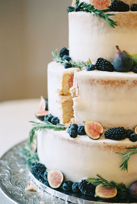 Wedding Cake With Rosemary, Rosemary Wedding Cake, White Cake With Fruit, Blueberry Wedding Cake, Syrian Wedding, Cake With Figs, Wedding Cales, Berry Wedding Cake, Blueberry Wedding