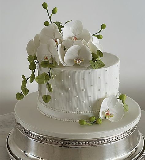 Cack Resipi, Orchid Wedding Cake, Gum Paste Flowers Tutorials, Orchid Cake, Small Wedding Cakes, Gum Paste Flowers, Bolo Fake, Engagement Cakes, Simple Wedding Cake