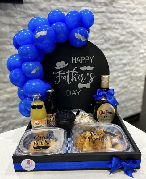 Diy Father's Day Gift Baskets, Birthday Cake Gift, Breakfast Basket, Fathers Day Gift Basket, Breakfast Gift, Bff Gifts Diy, Birthday Gifts For Boyfriend Diy, Snack Gift, Flower Box Gift