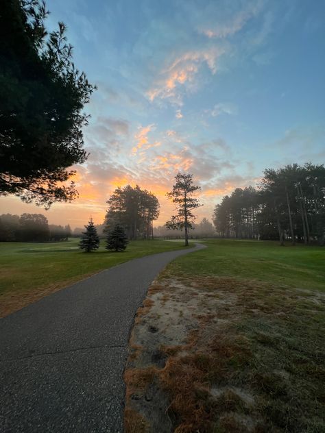 Sunrise during a morning run at bunker Morning Run Aesthetic, Winter Arc, Morning Run, Morning Sunrise, Morning Running, Summer 24, Morning Motivation, Golf Course, Golf Courses