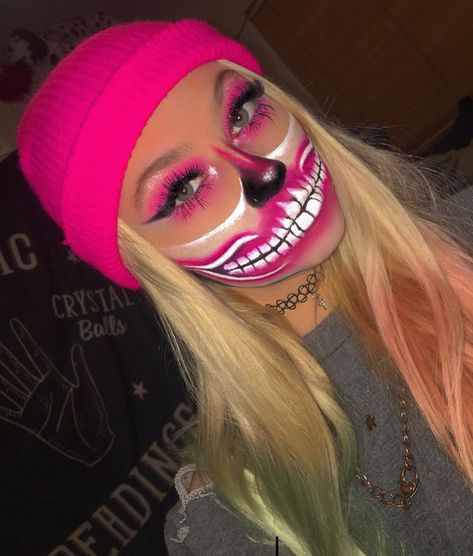 Holween Makeup Ideas, Pink Skeleton Makeup, Pink Skull Makeup, Pink Halloween Makeup, Halloween Looks Makeup, Creative Halloween Makeup Looks, Halloween Makeup Inspo, Pretty Halloween Makeup, Creative Halloween Makeup