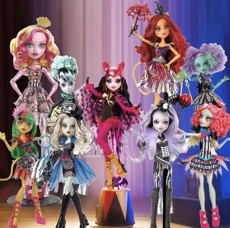 Calling All The Monsters, Monster High Room, New Monster High Dolls, Arte Monster High, Monster Prom, Living Dead Dolls, Custom Monster High Dolls, Monster High Art, Monster High Characters