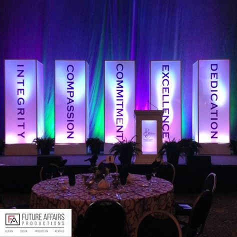 Convention Decoration Ideas, Event Stage Design Backdrops, Corporative Events, Launch Event Ideas, Event Booth Design, Event Entrance, Corporate Events Decoration, Corporate Event Design, Directional Signage