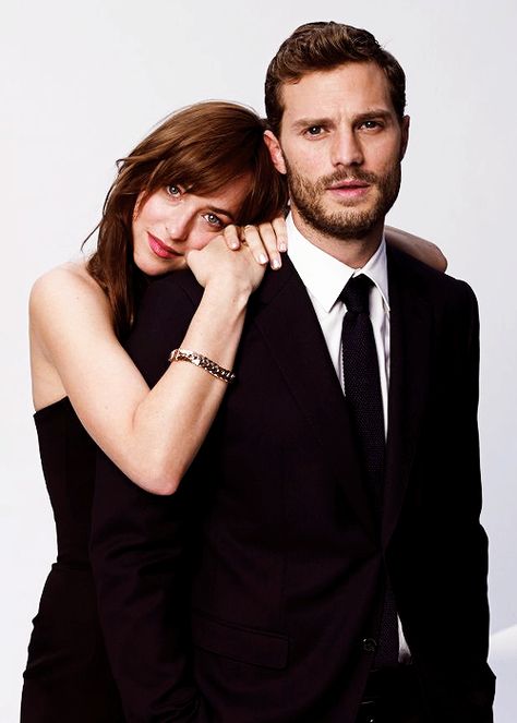 Couple Headshots, Shooting Studio, Fifty Shades Movie, Wedding Pose, Studio Poses, Studio Photography Poses, Kissing Booth, Studio Photoshoot, Couple Photoshoot Poses