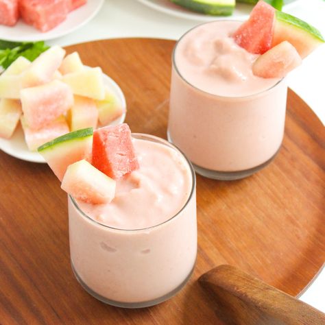 Watermelon Rind Smoothie - fANNEtastic food Watermelon Rind Pickles, Watermelon Rind Recipes, Easy Popsicle Recipes, Sweet Potato Smoothie, Watermelon Smoothie, Watermelon Popsicles, Coconut Milk Smoothie, Frozen Watermelon, Perfect Smoothie