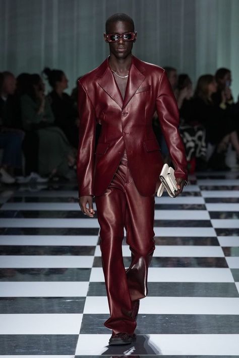 Peter Pan Kostüm, Versace Spring, Versace Fashion, Couture Mode, Donatella Versace, Futuristic Fashion, Custom Jacket, Gianni Versace, Versace Men