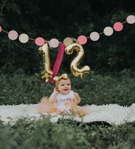 Half Birthday Milestone Pictures, Half Year Birthday Photoshoot Ideas, Half Birthday Picture Ideas, Half Birthday Ideas 6 Months, Half Year Birthday Ideas Girl, Baby Half Birthday Photoshoot, Half Bday Photoshoot Ideas, Baby Girl Half Birthday Ideas, 6 Month Birthday Photoshoot Ideas