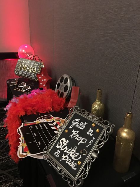 Old Hollywood Party Theme Decoration, Old Hollywood Glamour Party Decorations, Movie Premiere Sweet 16, Old Hollywood Photobooth, Hollywood Theme Graduation Party, Old Hollywood Glamour Party Theme, Old Hollywood Backdrop, Old Hollywood Sweet 16 Theme, Hollywood Homecoming Theme Decorations