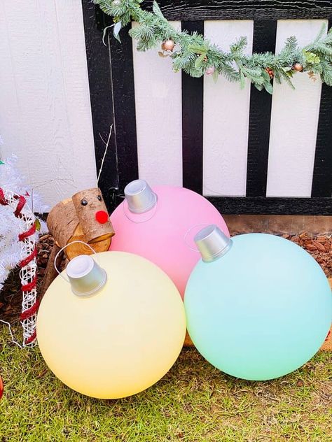 Diy Inflatable Christmas Ornaments, Giant Christmas Baubles, Diy Large Christmas Ornaments Outdoor, Diy Giant Ornaments, Diy Large Christmas Ornaments, Diy Giant Christmas Ornaments, Giant Ornaments, Outdoor Christmas Diy, Pinecone Crafts Christmas