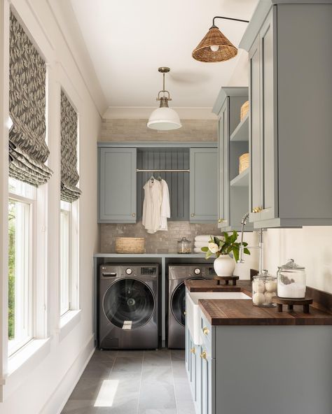 Chats • Instagram Laundry Room Solutions, Unique Laundry Room, Blue Laundry Room, Garage Laundry Rooms, Traditional Laundry Room, Blue Laundry Rooms, The Manor House, Home Design Magazines, Mud Rooms