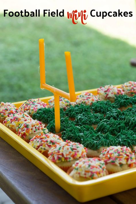 Football Party Cupcakes, Football Party Centerpieces, Football Field Cake, Football Theme Birthday, Football Cupcakes, Gluten Free Cupcakes, Football Cake, Diy Cupcakes, Icing Tips