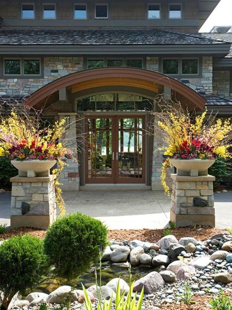 DIY Concrete Planters, Ideas for Outdoor Home Decorating with Flowers Craftsman Entry, Handmade Concrete Planters, Cement Flower Pots, Diy Concrete Planters, Bluestone Patio, Craftsman Exterior, Craftsman Style House, Garden Urns, Planter Design