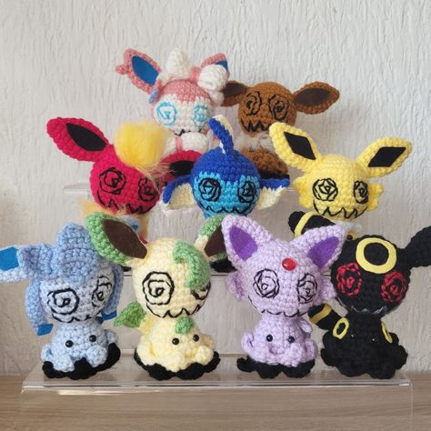 pokemon crochet amigumis Mimikyu Eeveelutions, Crochet Eve Pokemon, Eeveelutions Crochet Free Pattern, Crochet Mimikyu Pattern Free, Eevee Plush Pattern, Mini Pokemon Crochet Patterns Free, Mimikyu Crochet Pattern Free, Eeveelution Crochet, Crochet Mimikyu