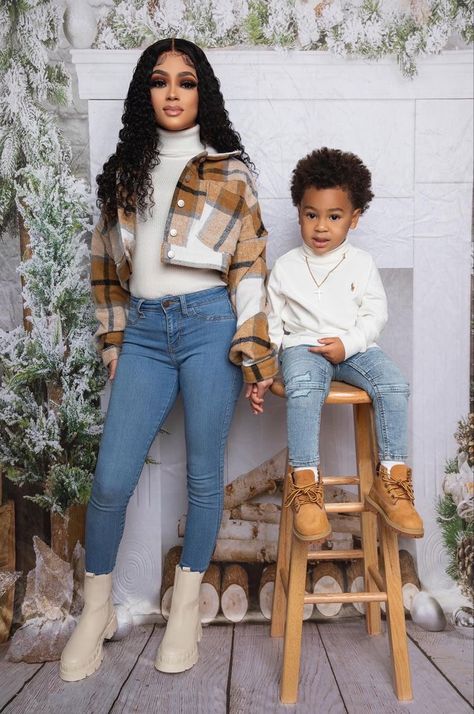 Boy Mom Pictures, Mommy Son Pictures, Mommy Son Outfits, Mom And Son Outfits, Baby Boy Winter Outfits, Mommy And Baby Pictures, Picture Day Outfits, Family Photoshoot Outfits