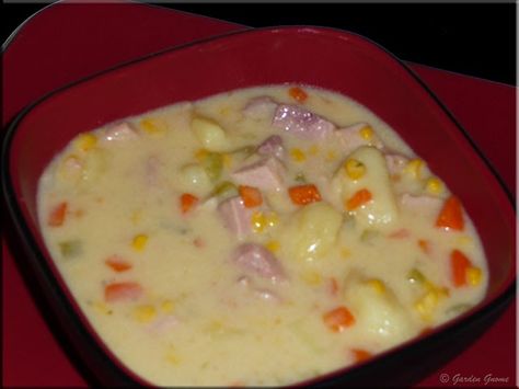 Peameal Bacon Recipes, Ham And Potato Chowder, Crock Pot Ham, Bean And Sausage Soup, Bacon Recipes For Dinner, Peameal Bacon, Bacon Dinner, Bacon Chowder, Potato Chowder