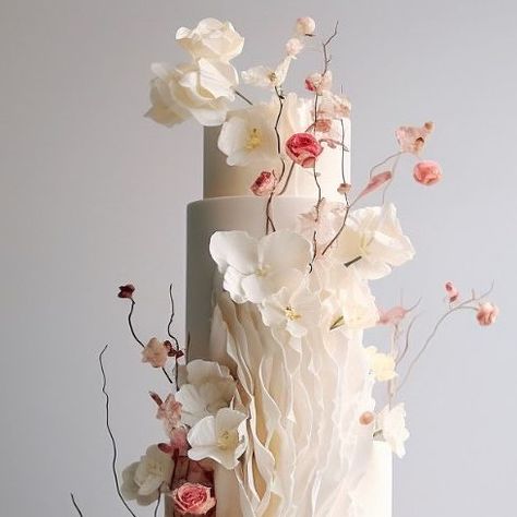 Ruffled Wedding Cake, Extravagant Wedding Cakes, Ruffle Wedding Cake, Luxury Wedding Cake, Extravagant Wedding, A Thing Of Beauty, Modern Wedding Cake, Wedding Cake Decorations, Cool Wedding Cakes