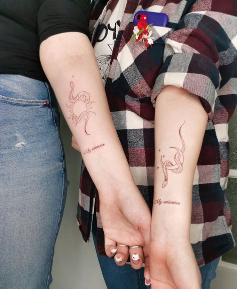 Couples Snake Tattoos, Duo Tattoos Siblings, Snake Couple Tattoo, Snake Matching Tattoos, Matching Tattoos Snake, Sibling Tattoos 2 Sisters, Duo Tattoos, Sibling Tattoo Ideas, Tattoo Partner