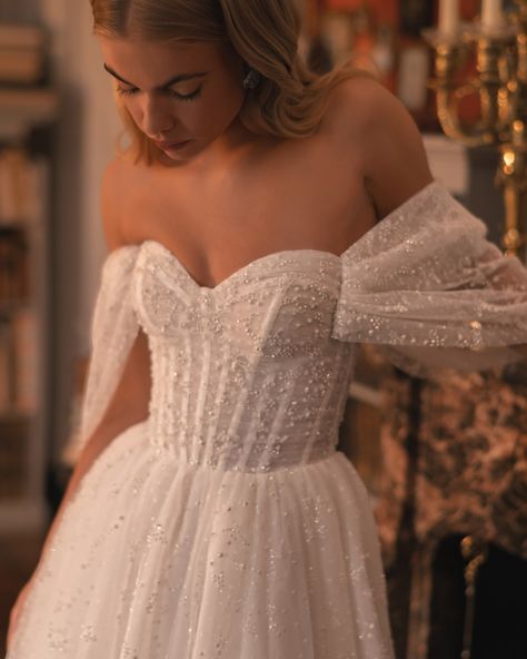 Corset Top Wedding Dress, Dot Wedding Dress, Polka Dot Wedding Dress, Sweetheart Neckline Top, Dress Corset, Polka Dot Wedding, Poetry Collection, Long Train, Love Poetry