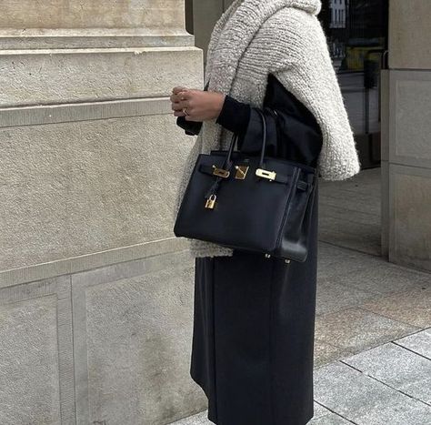 Birkin 30 Outfit, Birkin Outfit, Birkin Bag Outfit, Hermes Jpg Birkin Outfit, Worn Birkin Aesthetic, Messy Birkin Bag, Black Hermes Birkin, Hermes Birkin 30 Black, Hermes Birkin 25